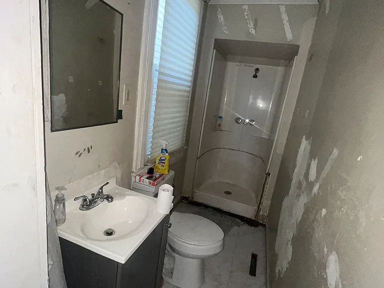 1409 S Western Ave — Photo 10