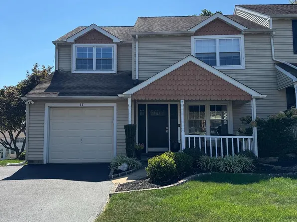 33 Fieldstone Dr, Holland, PA 18966