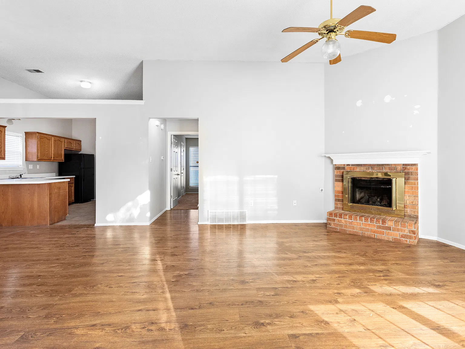 2 bed, 1300 sqft, $1,995 — Photo 3