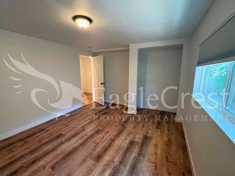 810 E Sumach St — Photo 22