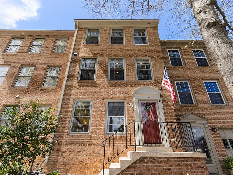 2302 Sanford St — Photo 90