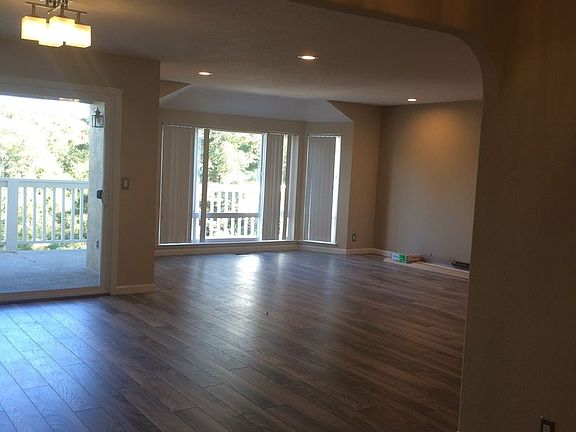5th image of 14666 Fieldstone Dr