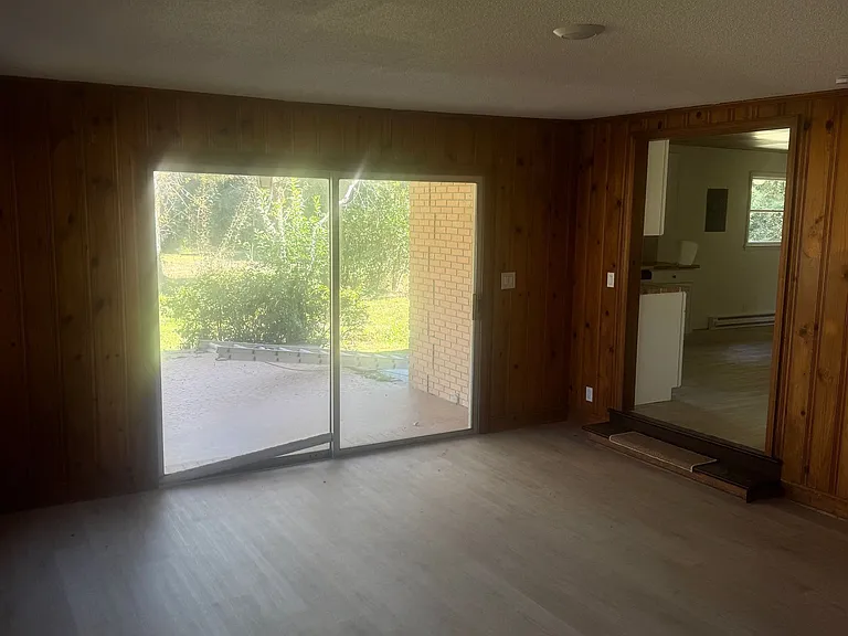 307 S Hill St — Photo 16