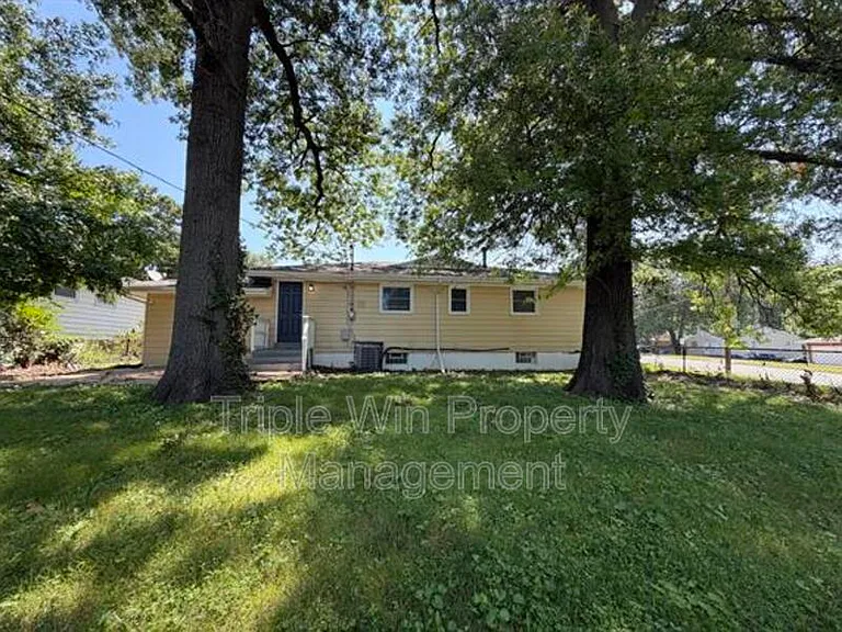 6801 Knoll Ave — Photo 2