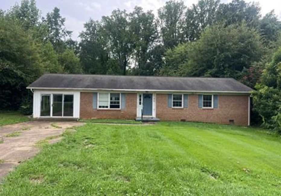 1st image of 406 Fields Dr