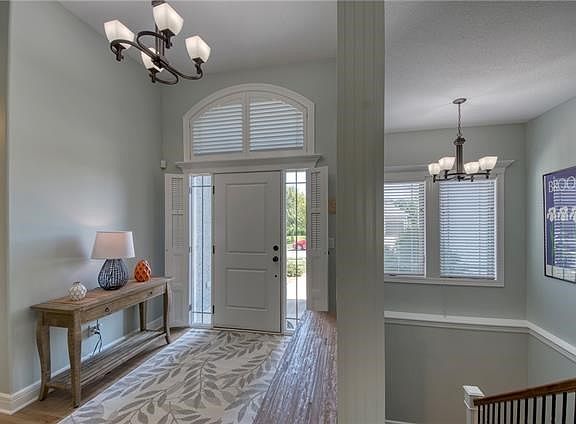 2nd image of 500 NE Parkview Pl