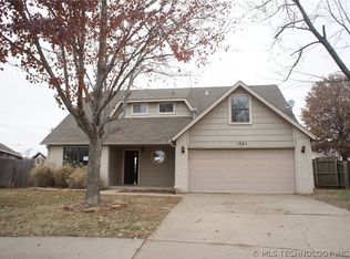 1041 E 137th Pl, Glenpool, OK 74033