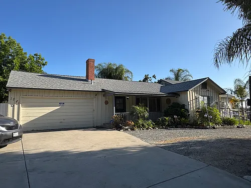 1561 E Mission Rd E Photo 1