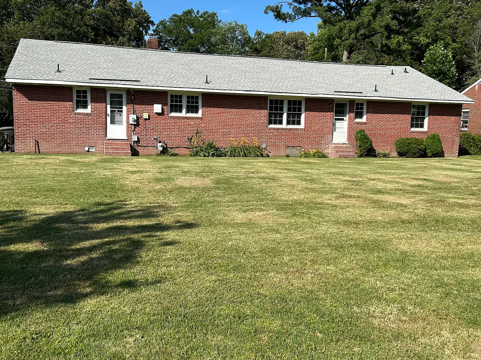 3 bed, 2242 sqft, $2,400 — Photo 4