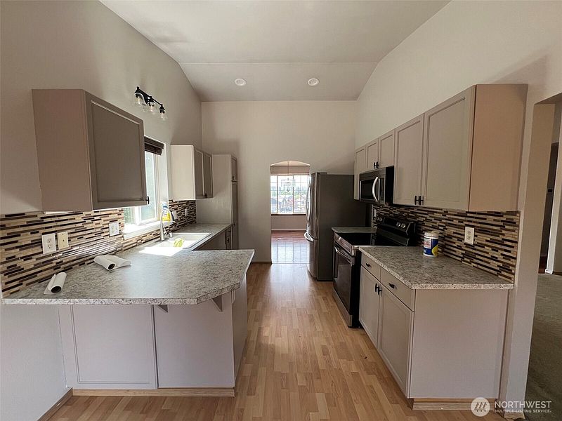 4th image of 19528 71st Avenue E