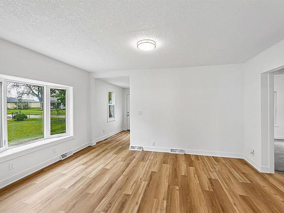 4th image of 2533 E 23rd St