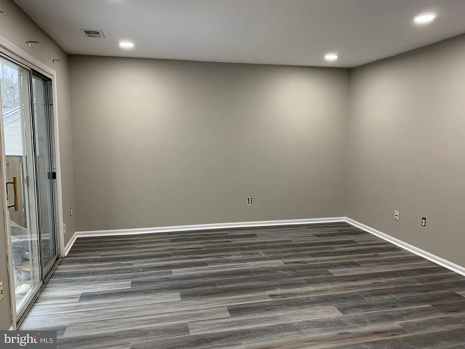 3 bed, 1.5 bath, 1120 sqft, $2,500 — Photo 4