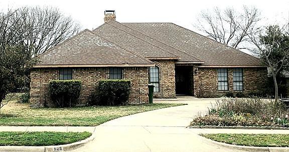 2nd image of 925 Royal Birkdale Dr