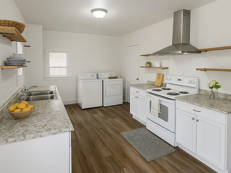 935 W Ridgewood Ct — Photo 3
