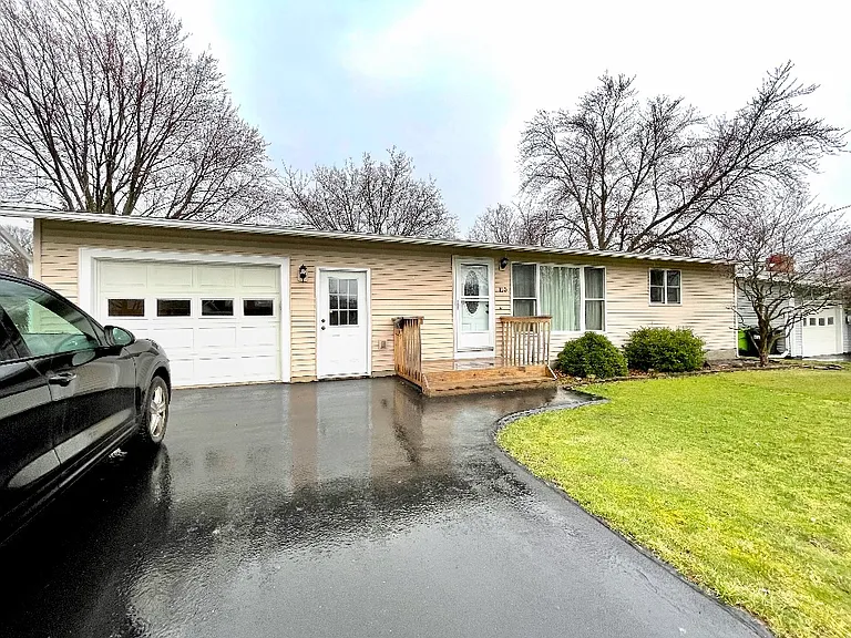 110 Grandy Dr — Photo 1
