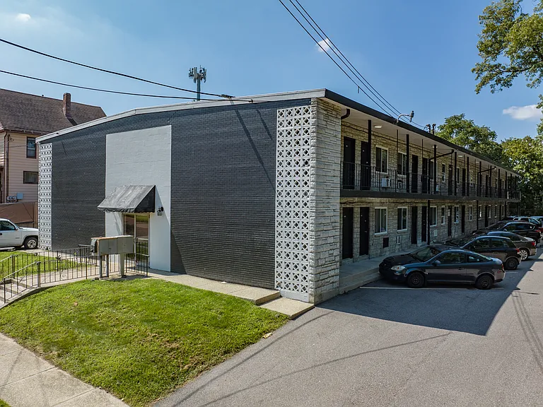 Belle West — Photo 18
