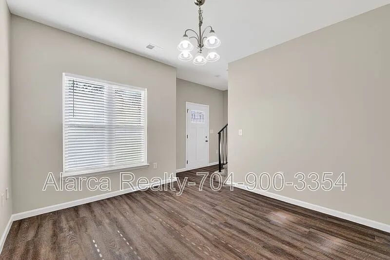 3 bed, 2.5 bath, 1364 sqft, $1,575 — Photo 4