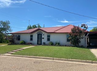104 E 7th St, Shamrock, TX 79079