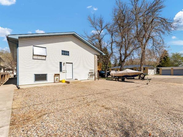 201 4th St NW, Medicine Hat, AB T1A 6M5