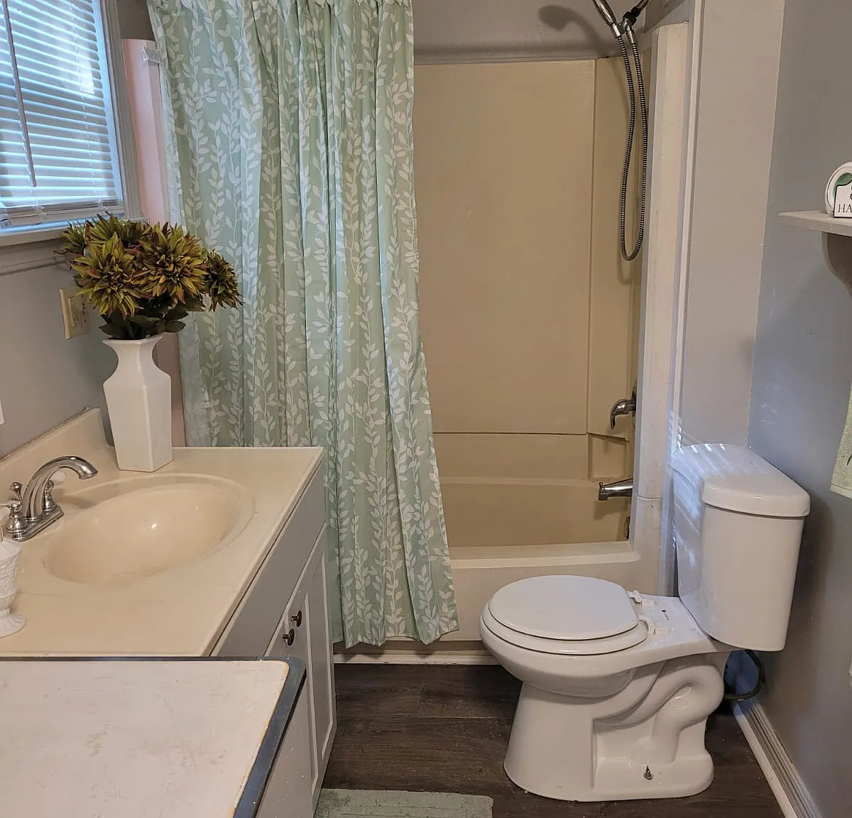 3 bed, $995 — Photo 3