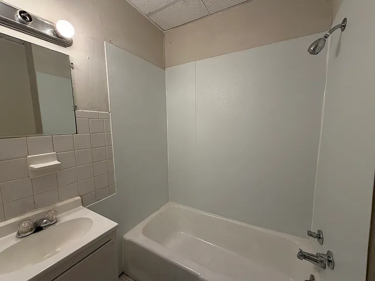 712 W 38th St. — Photo 21