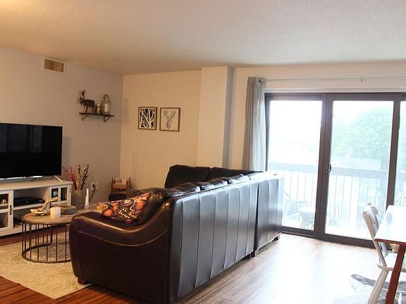 4th image of 12 Chancery Ct APT 304