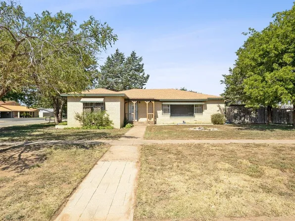 1101 8th St, Levelland, TX 79336