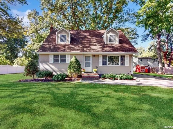 76 Saint James Avenue, Miller Place, NY 11764