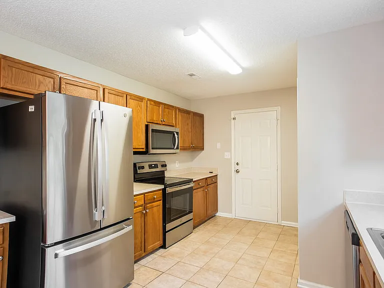 715 Almora Dr — Photo 9