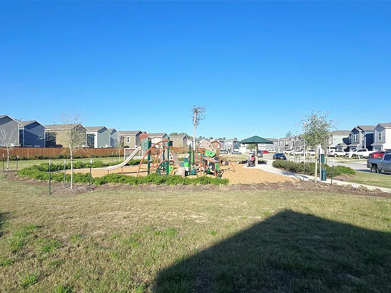 21458 Carosella Dr — Photo 44