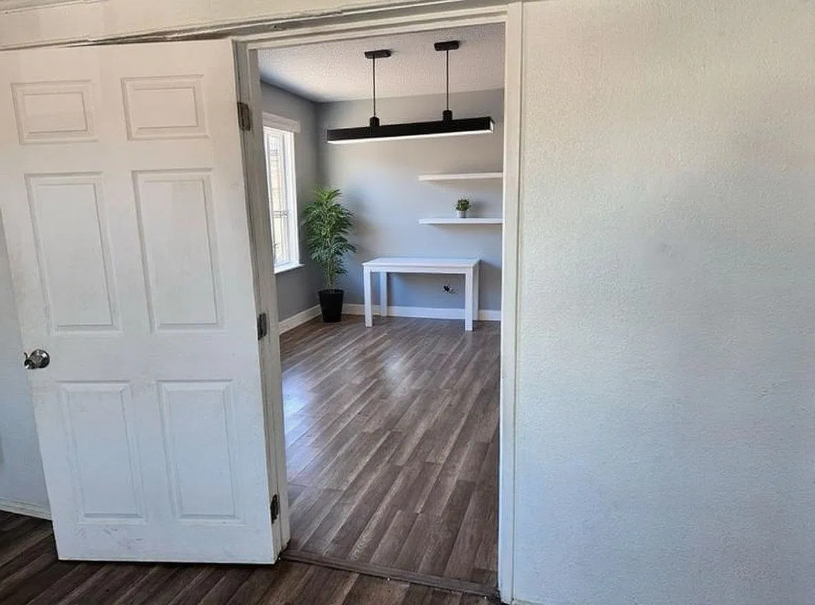 2 bed, 1000 sqft, $2,300 — Photo 3