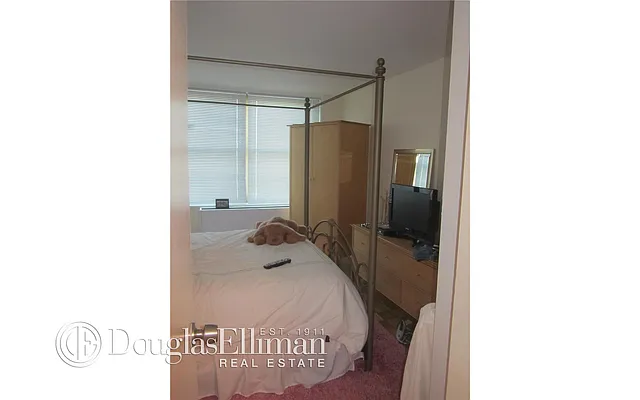 Rented by Douglas Elliman | media 8