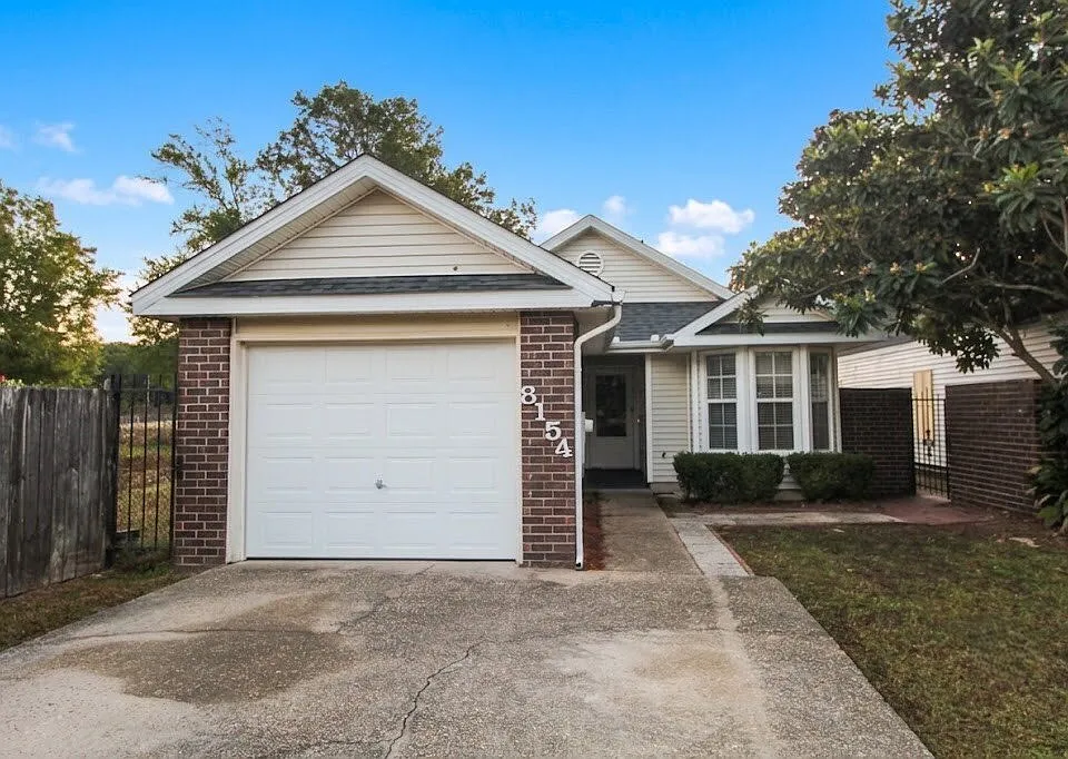 8154 Treetop Ln