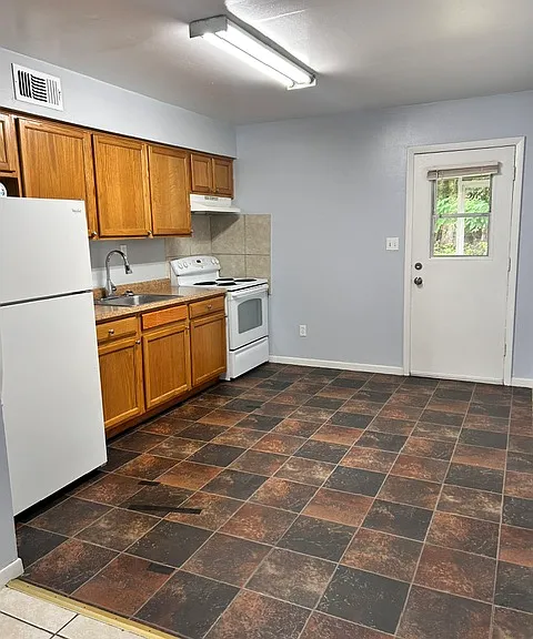 637 Herb Hudson Ct — Photo 2