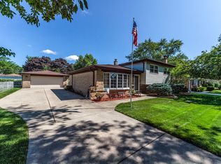 1708 W Martha Ln, Mount Prospect, IL 60056