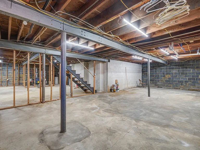 351 Hollywood Ave — Photo 13