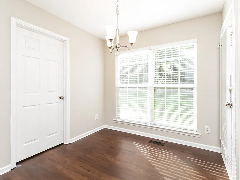 131 E Braxton Ln — Photo 7