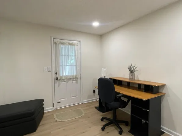 7889 Tyson Oaks Cir, Vienna, VA 22182