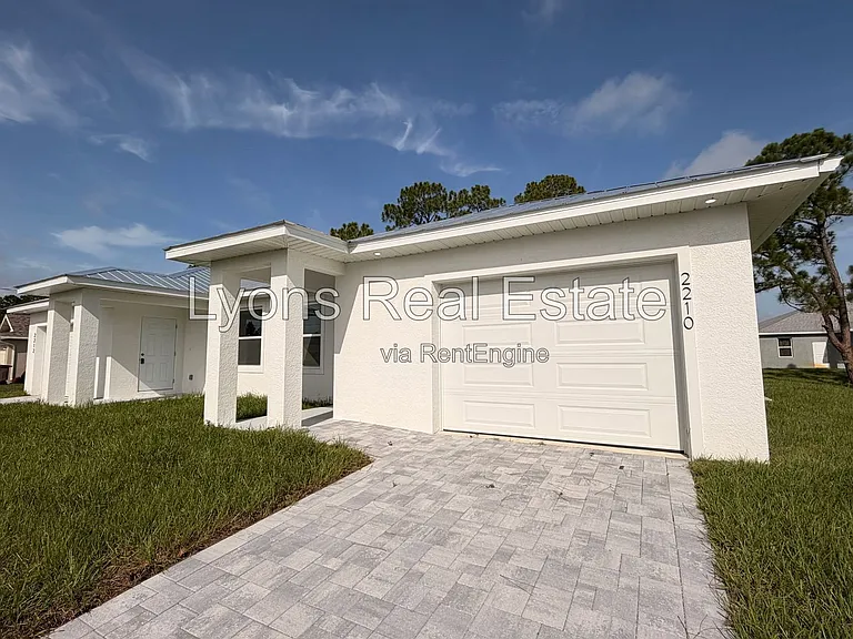 2210 Armour Rd — Photo 3
