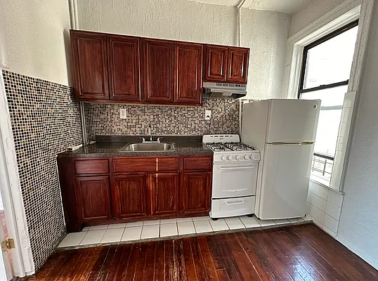 Rented by Avenues Real Estate | media 10