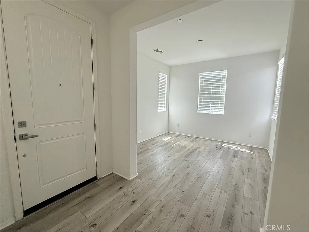 4 bed, 2.5 bath, 2309 sqft, $3,850 — Photo 3