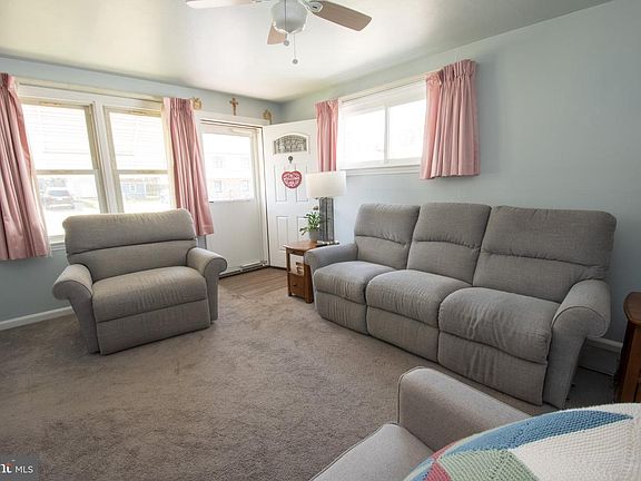5th image of 111 W Ridley Ave