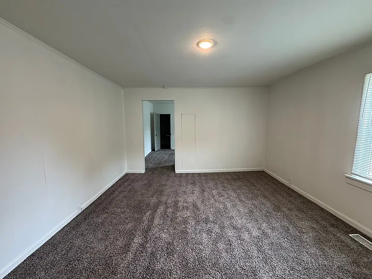 Studio Apartment includes washer / dryer — Photo 4