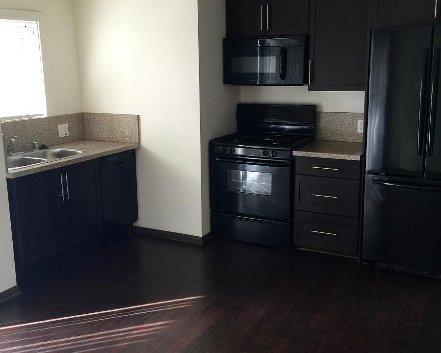 2nd image of 813 S Union Ave