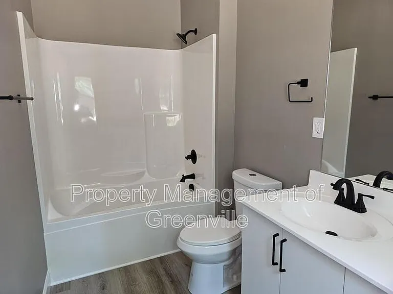 305 Appian Dr — Photo 12