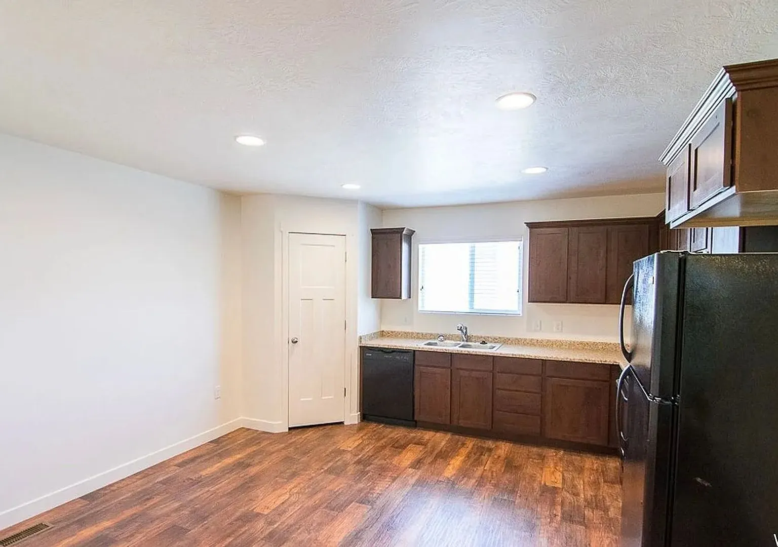 831 E 500 S — Photo 2
