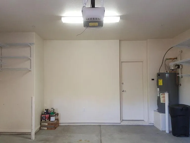 2 car Garage w. Direct entry