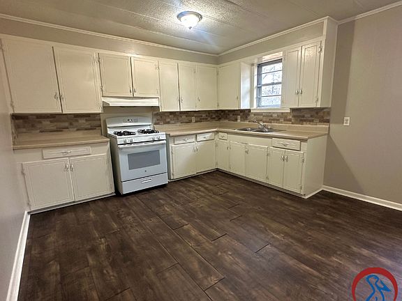 4th image of 124 Pine St