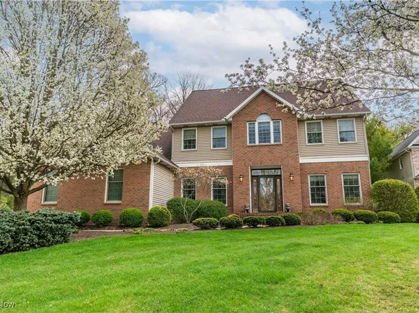 5168 Foxchase Ave NW, Canton, OH 44718