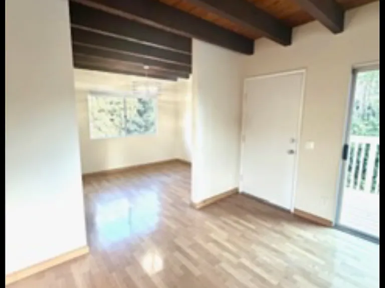 Hillcrest Dr — Photo 15